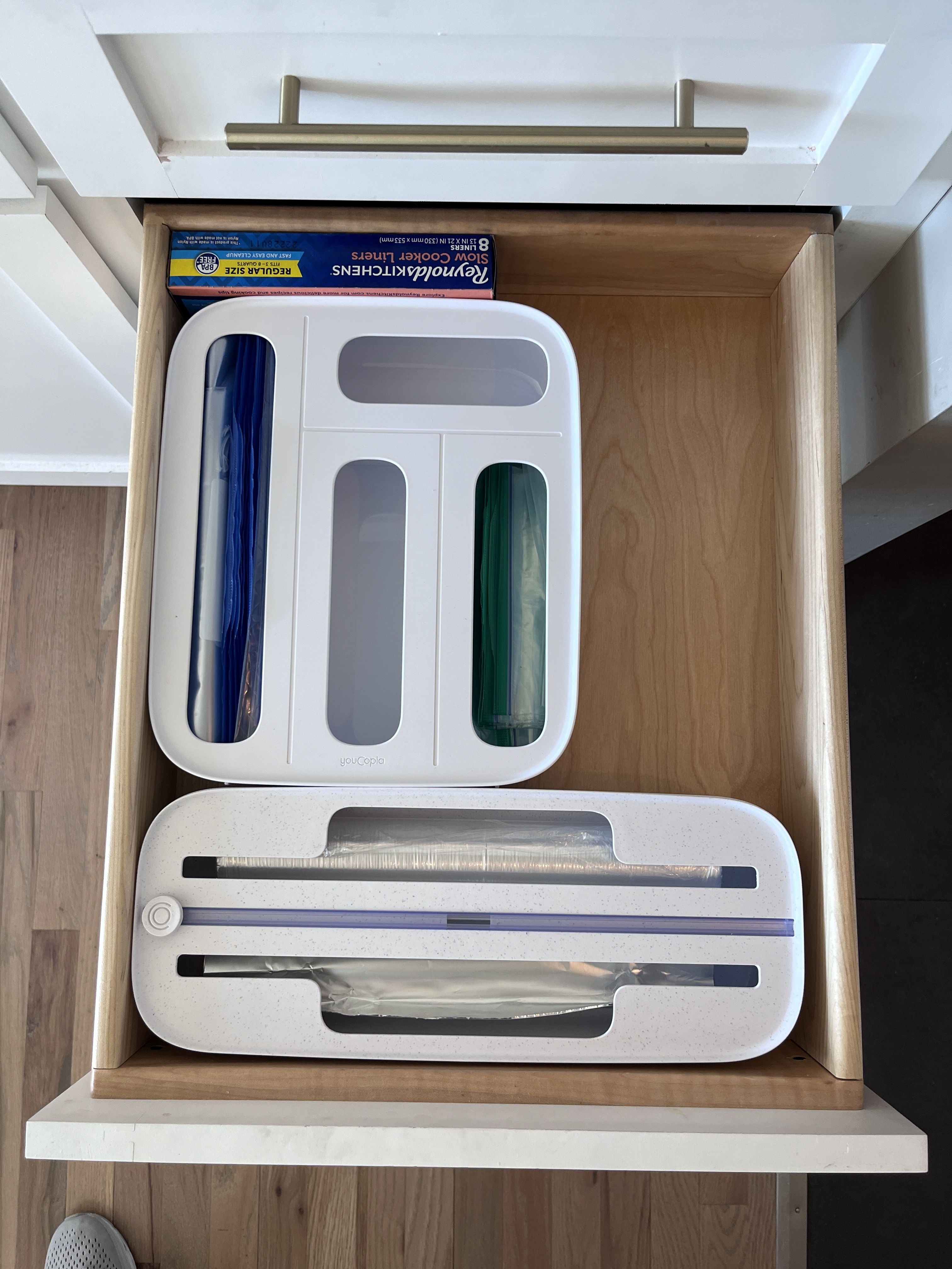 home organizer: plastic bag holder