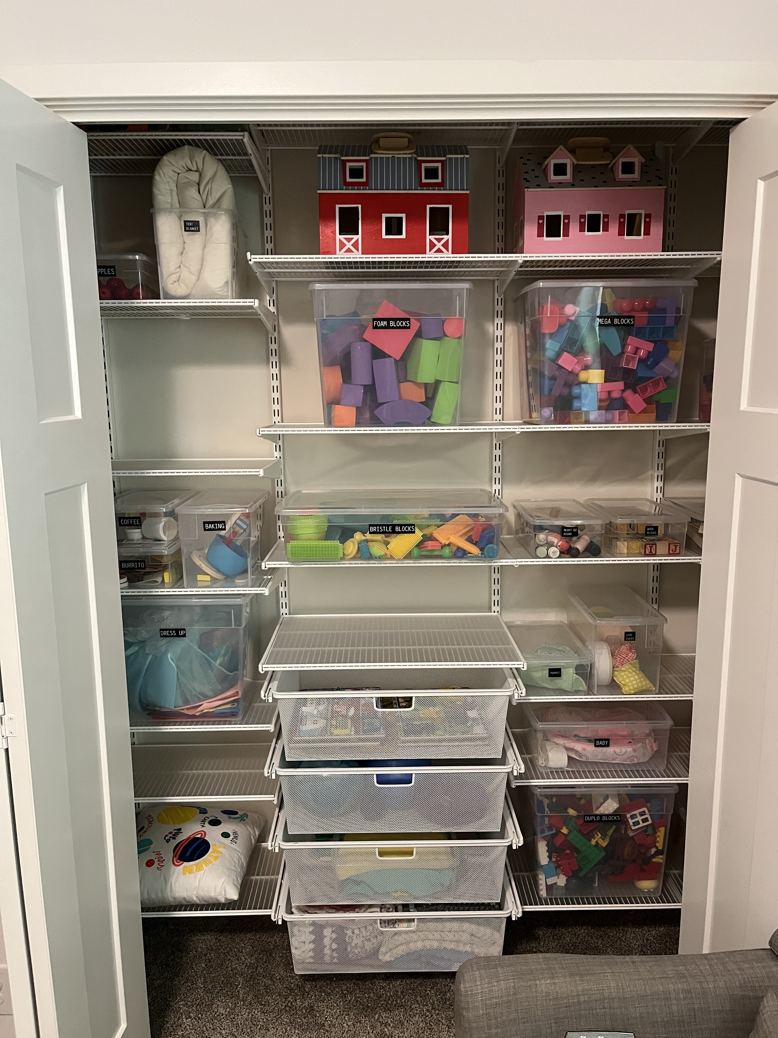 toy room organization