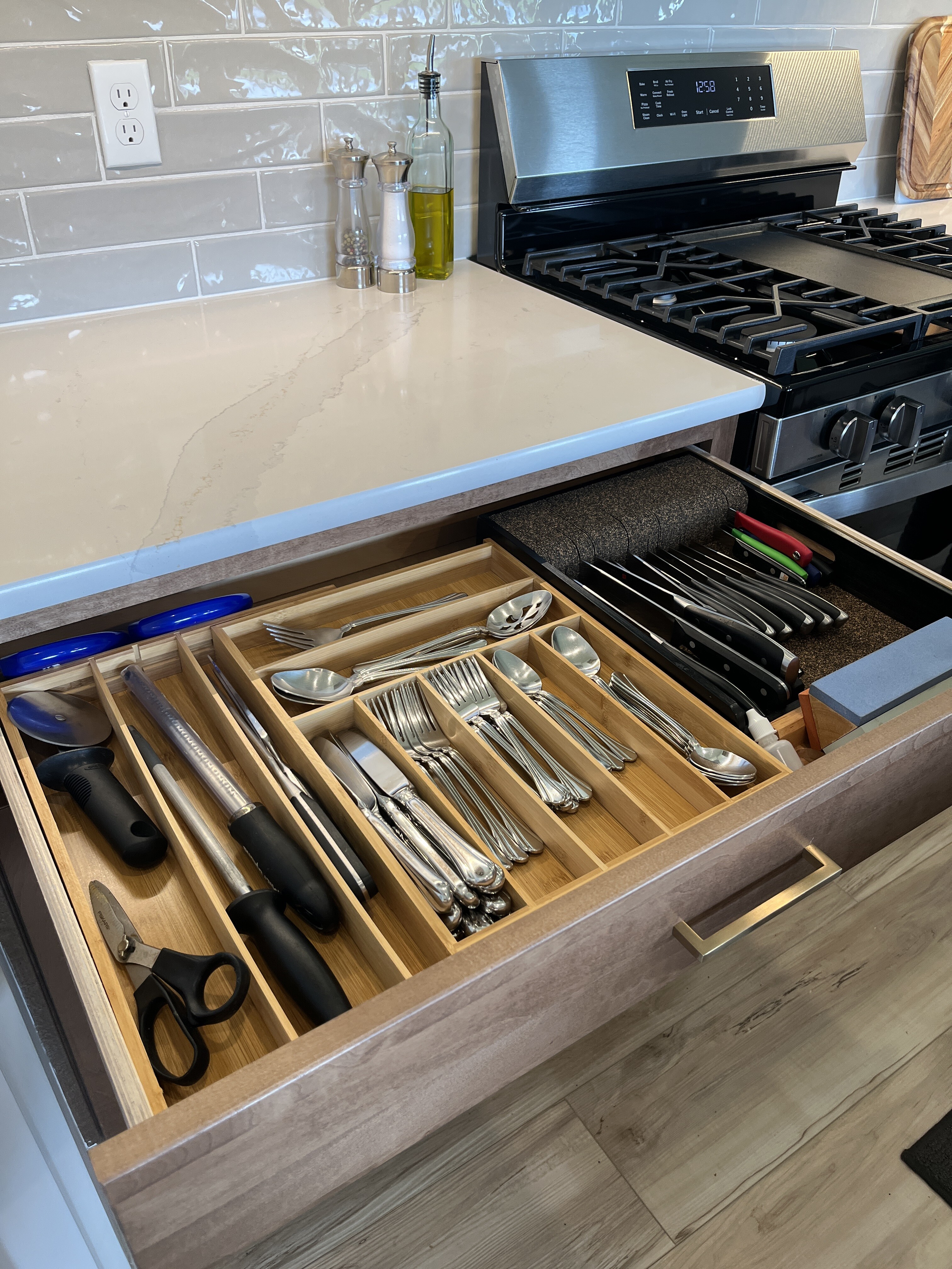 organized kitchen drawers